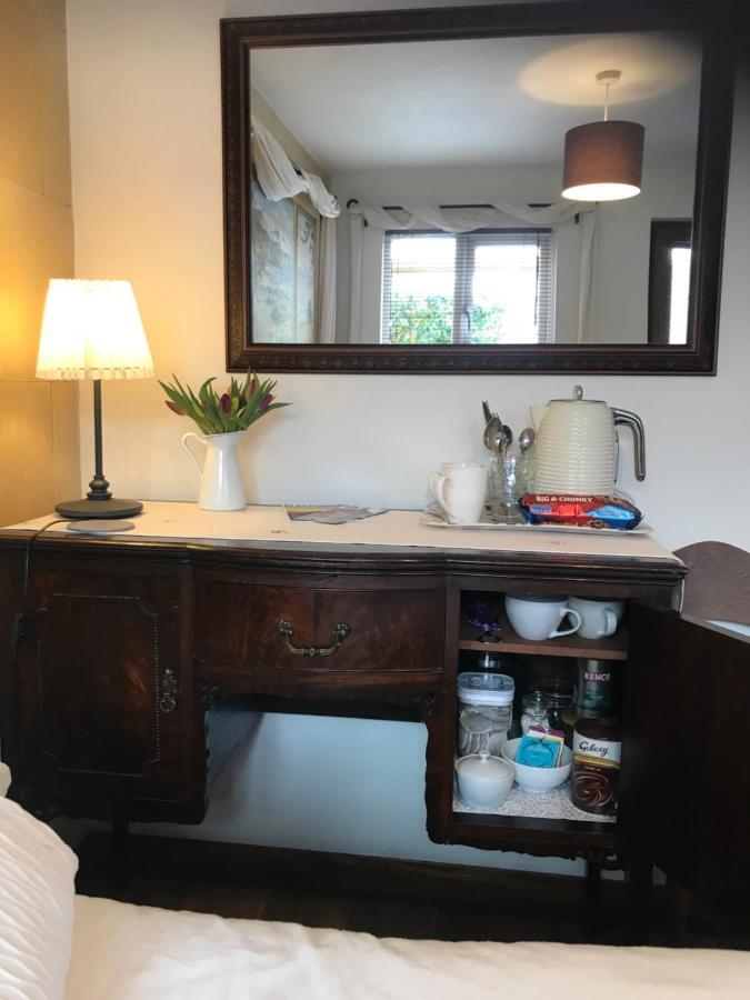 Cute Self-Contained Guest Room With Ensuite And Private Decked Porch In Glastonbury Eksteriør bilde
